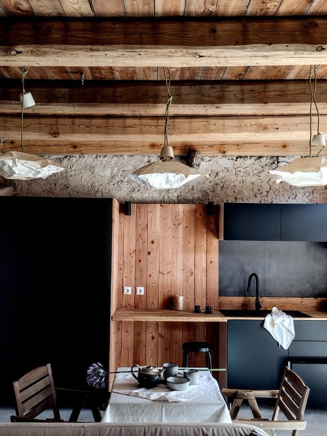 Can Tat, Loft In A Old Coach House Sant Jordi Desvalls Kültér fotó