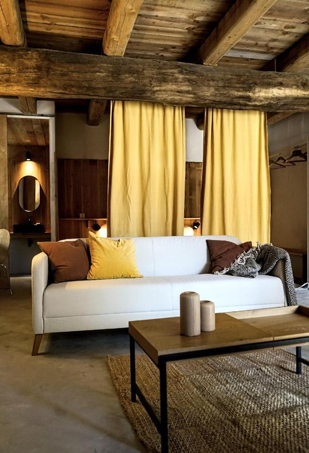 Can Tat, Loft In A Old Coach House Sant Jordi Desvalls Kültér fotó