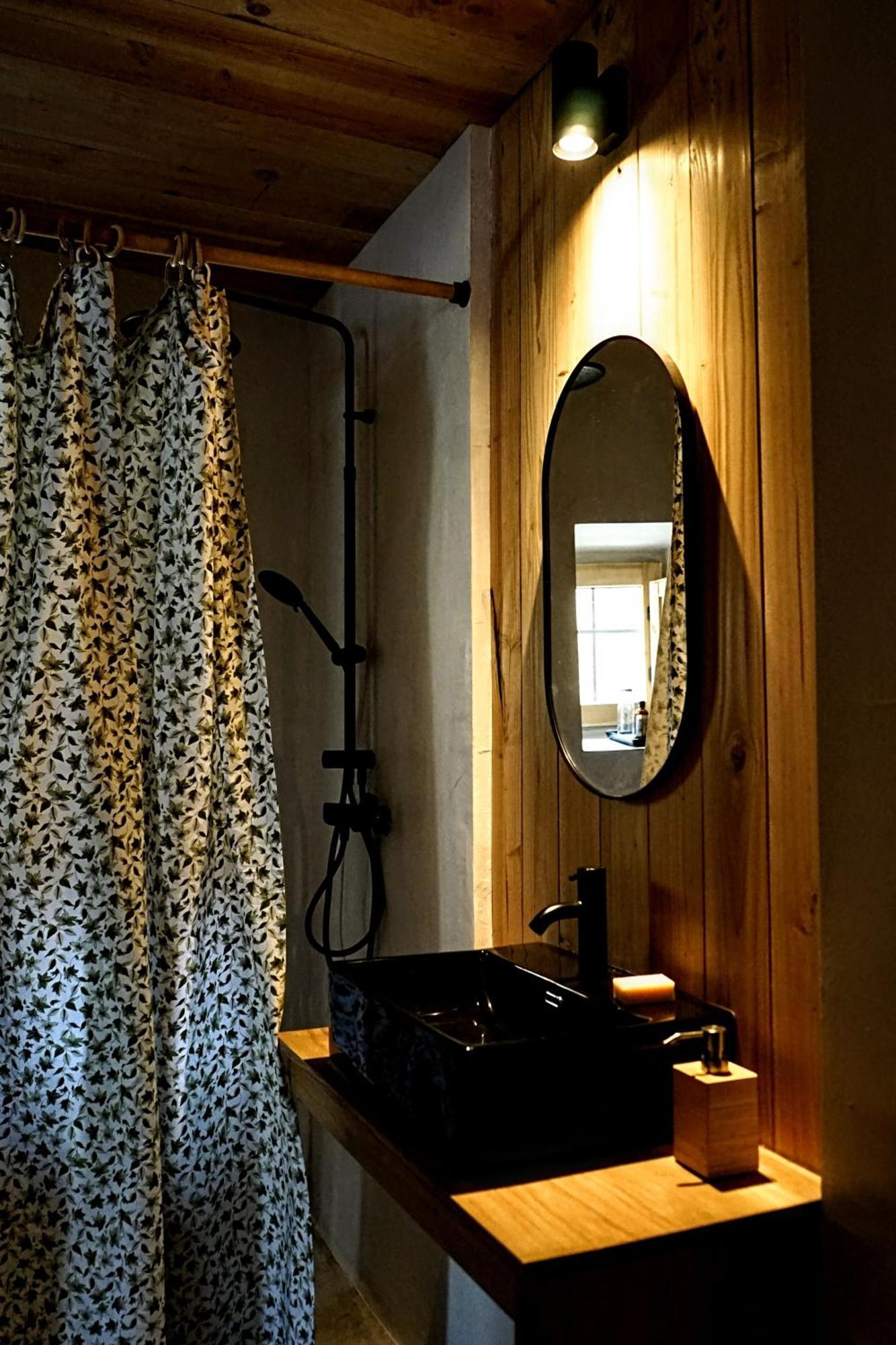 Can Tat, Loft In A Old Coach House Sant Jordi Desvalls Kültér fotó